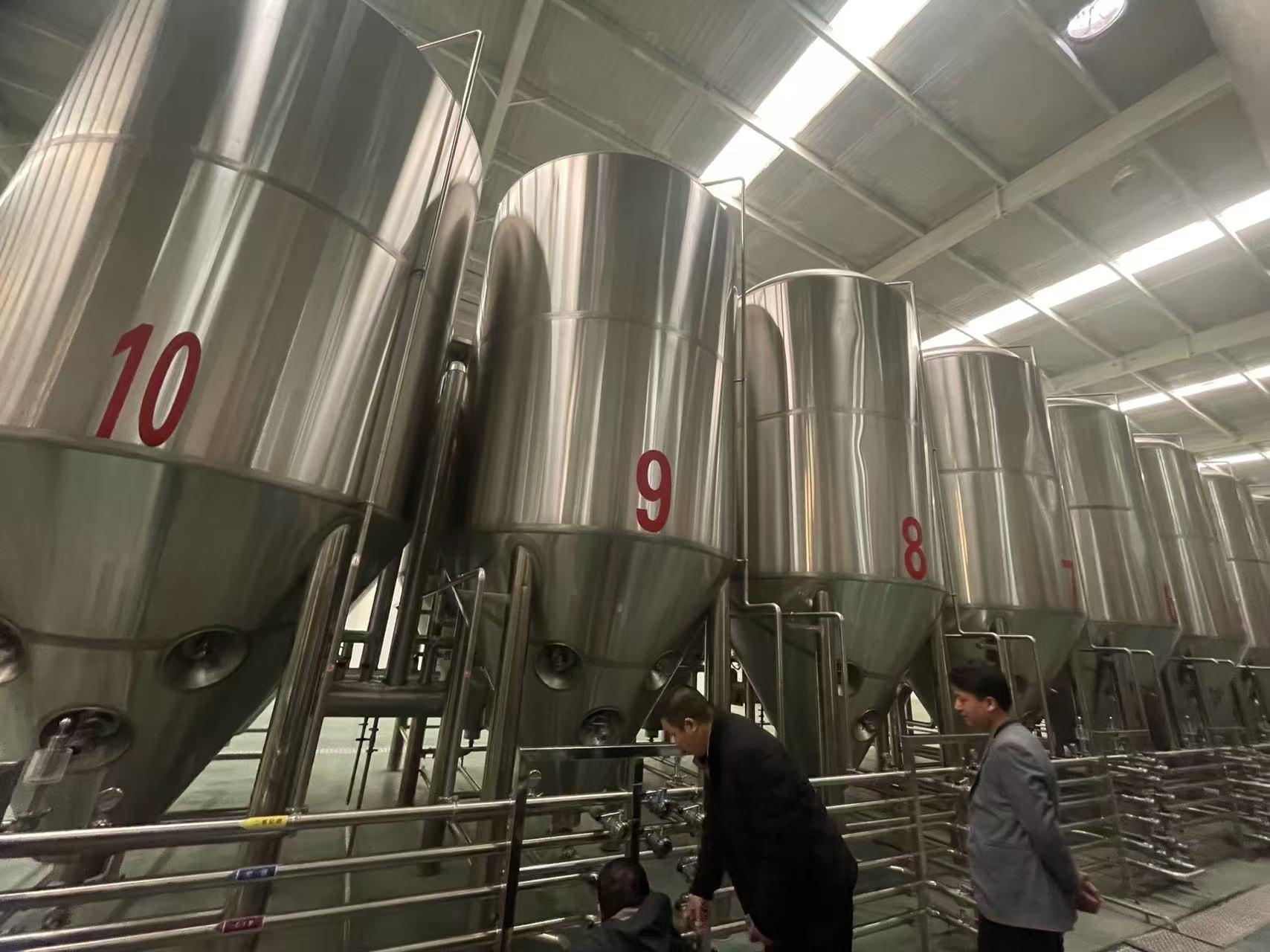 绥阳精酿啤酒设备厂—平面布置、设备设计、制造、调试、培训等一条龙服务